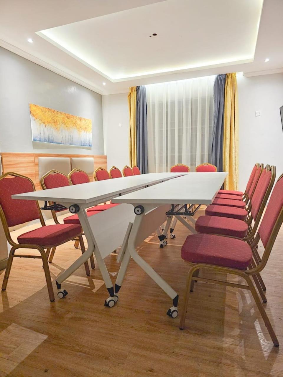 Raha Hotel & Suites Nairobi Luaran gambar